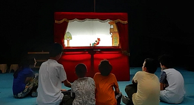 Minikler Hacivat ve Karagöz ile Tanıştı