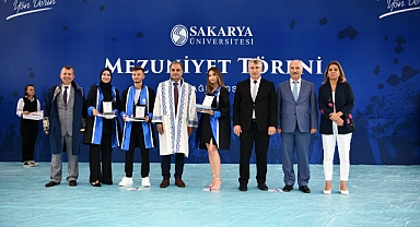 Siyasal Bilgiler Fakültesi ve Hukuk Fakültesinin Mezuniyet Coşkusu