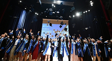 Tıp Fakültesinde Mezuniyet Coşkusu
