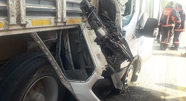 Tüp Yüklü Kamyonet Kamyona Çarptı: 1 Yaralı