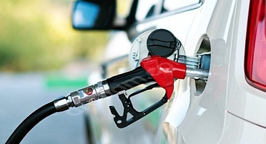 Akaryakıtta Kafalar Karışık: Önce İndirim Şimdi Zam