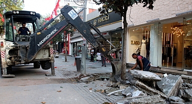 Büyükşehir Çark Caddesi'nde Deforme Olan Bölümleri Yeniliyor