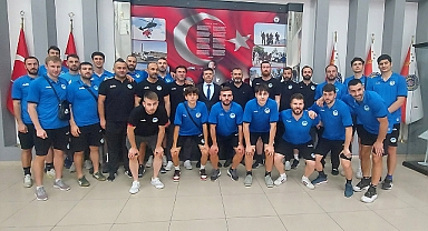 Büyükşehir Hentbol Takımı Müdür Ağırlar'ı Ziyaret Etti