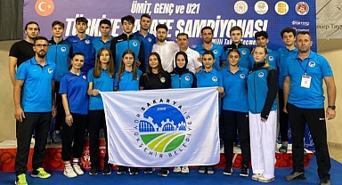 Büyükşehirli Sporcular Karate Şampiyonası'nda Derece Elde Etti