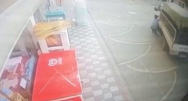 El Freni Çekilmeyen Kamyonet Paniğe Neden Oldu