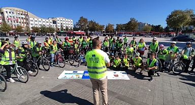 ‘Hep Beraber Pedallıyoruz’ Etkinliğinde Katılımcılar Şehir Merkezinde Pedal Çevirdi