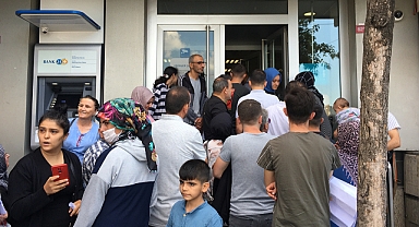 Sosyal Konut Projesine Başvurular Yoğun: Vatandaşlar Bankalarda Kuyruk Oluşturdu