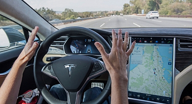 Tesla'nın Tam Otomatik Pilot Yazılımının Fiyatı Dudak Uçuklattı