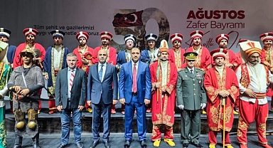 Vali Kaldırım'dan Mehteran Takımına Övgü