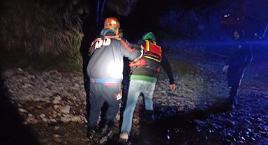 AFAD Ekipleri Mahsur Kalan 4 Kişiyi Kurtardı