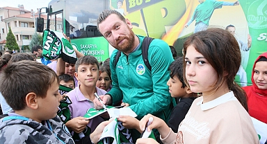 Büyükşehir Hentbol Takımı Minik Öğrencilerle Buluştu