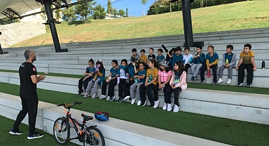 Büyükşehir Minik Öğrencilere Bisiklet Sürüş Eğitimi Verdi