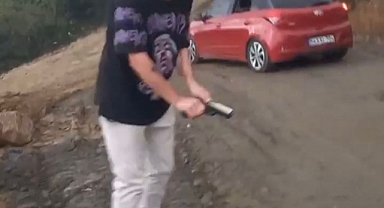 Film Sahnelerini Aratmayan Görüntüler: Otomobile Kurşun Yağdırdı