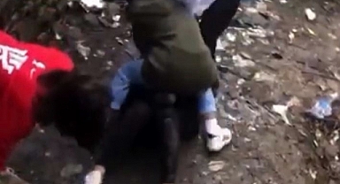 Genç Kızlar Saç Saça Baş Başa Birbirine Girdi! O Anlar Saniye Saniye Kaydedildi