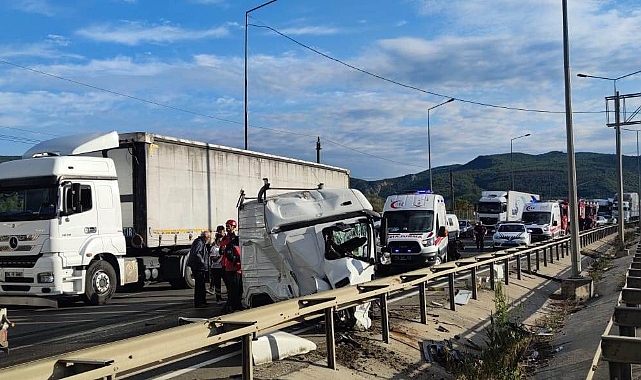 Korkunç Kaza: Kamyon ile Tır Çarpıştı