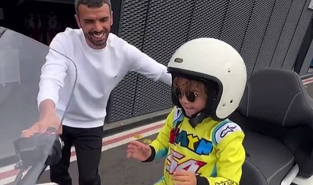Milletvekili Sofuoğlu'nun Minik Oğlu Yine Şaşırttı! 1800 cc'lik Motosikletle Adeta Dans Etti