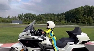 Milyonlar 3 Yaşındaki Zayn'ı Hayretle İzliyor