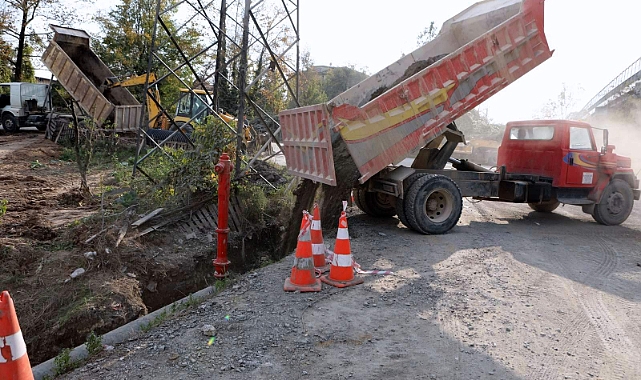 Arifiye Belediyesi'nden Dere Yatağında Hummalı Çalışma