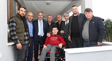 Başkan Alemdar Engelli Vatandaşa Akülü Araba Hediye Etti