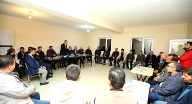 Başkan Işıksu Adapazarı'nda Çalmadık Kapı Bırakmıyor