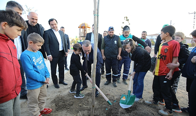 Başkan Işıksu Çocuklarla Fidan Dikti