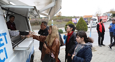 Büyükşehir Kardeş Şehir Düzce İçin Seferber Oldu: Sakarya'dan Çok Sayıda Hizmet Aracı Bölgeye Gönderildi