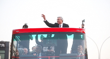 Çift Katlı Üstü Açık Gezi Otobüsü Hizmete Başladı