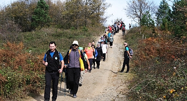 Doğaseverler Akçay ve Nuriosmaniye Parkurunda Sonbaharın Tadını Çıkardı