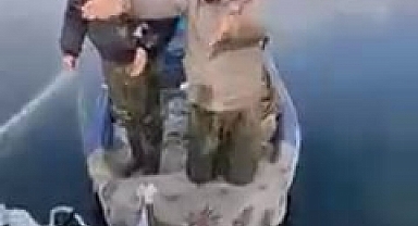 Gölün Ortasında Kavga Ettiler! O Görüntüler Kamerada