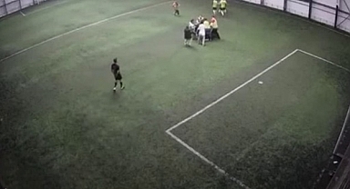 Halı Sahada Büyük Kavga! Tekme ve Yumruklar Havada Uçuştu