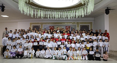 Hendek Karate Takımı 23 Madalya Kazandı