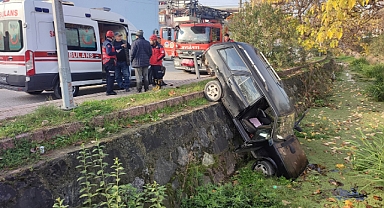 Karasu'da Korkunç Kaza: Otomobil Kanala Düştü