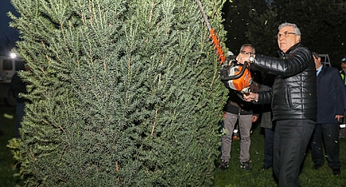 Başkan Yüce'den Gençlere Ağaç Budama Eğitimi