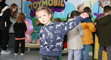 Binlerce Çocuk Oyun Tırında Doyasıya Eğlendi