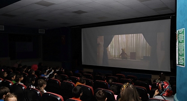 Hendek Belediyesi'nden Miniklere Ücretsiz Sinema