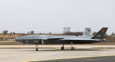 Kızılelma Göklerde Süzüldü