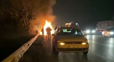 Otoyolda Korkutan Yangın: Otomobil Cayır Cayır Yandı!
