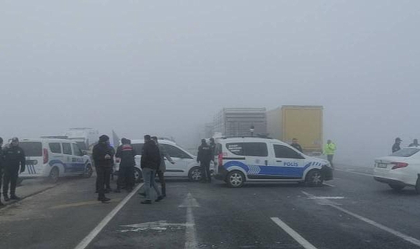 Askeri Araç Tıra Çarptı! Şehit ve Yaralılar Var!
