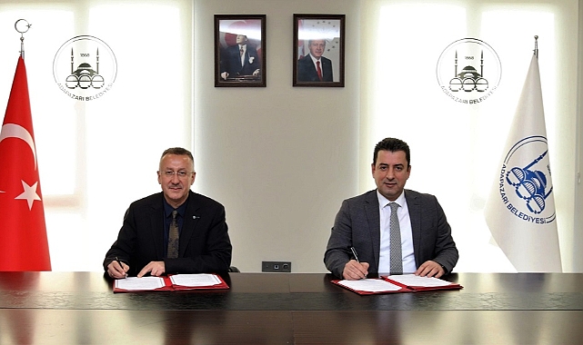 Başkan Işıksu ve Müdür Savaşçı “Adapazarı Matematik Olimpiyatları” İçin İş Birliği Protokolü İmzaladı