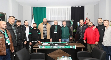 Başkan Yüce Sakaryaspor Taraftar Derneğini Ziyaret Etti