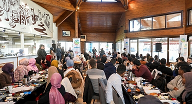 Başkan Yüce Yedirenk Uluslararası Öğrenci Derneği Üyesi Öğrencilerle Buluştu