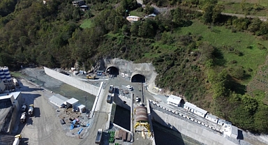 Dünyanın Üçüncü, Avrupa'nın En Uzun Çift Tüplü Karayolu Tünelinde Sona Gelindi