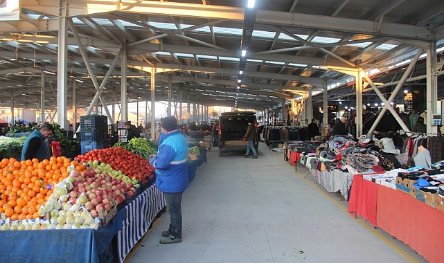 Ferizli Kapalı Pazar Yeri’nde İlk Tezgahlar Açıldı