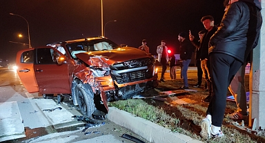 Karasu'da İki Araç Çarpıştı: 2 Yaralı