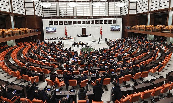 Memur ve Emekli Maaş Artışlarını İçeren Kanun Teklifi TBMM'de Kabul Edildi
