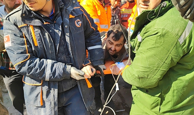 128'inci Saatte Baba ile Bebeği Kurtarıldı