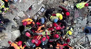 182 Saat Sonra Enkazdan Çıkarıldı