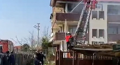 3 Katlı Binanın Son Katında Çıkan Yangın Panik Oluşturdu