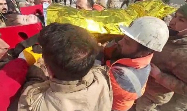 5 Yaşındaki Şengül ve Babası 132 Saat Sonra Enkazdan Sağ Çıkarıldı