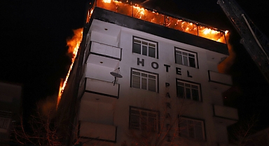 6 Katlı Otelin Çatısı Alev Alev Yandı